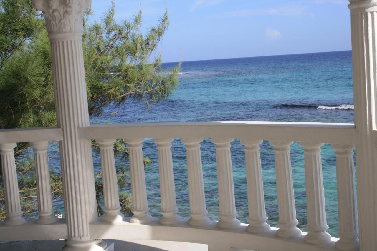 Triplets On The Bay Villa Montego Bay Exteriör bild